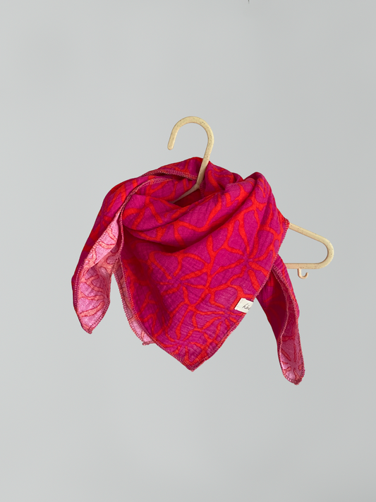 Musselintuch für Kinder – handgemachtes Dreieckstuch aus Musselin, pink