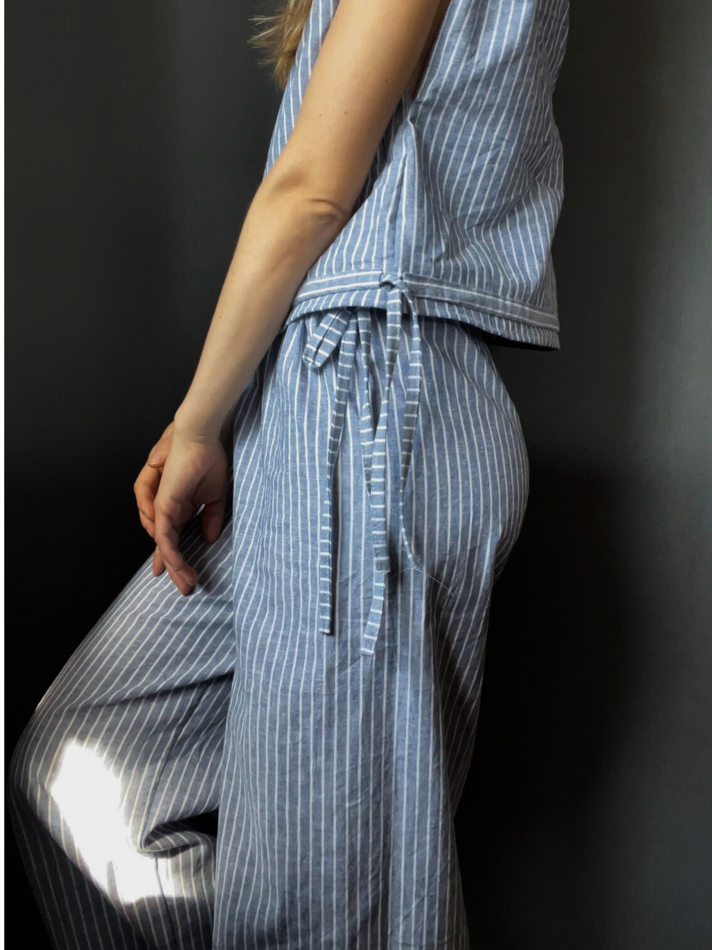 Weite Hose mit Schleifenband - Leinen Streifen