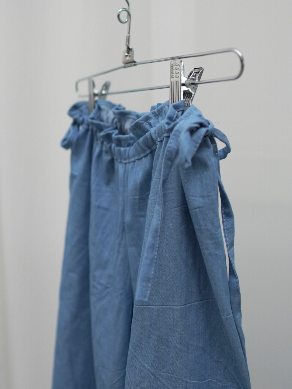 Weite Hose mit Schleifenband - summer denim