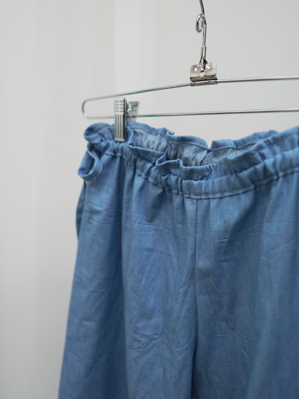 Weite Hose mit Schleifenband - summer denim