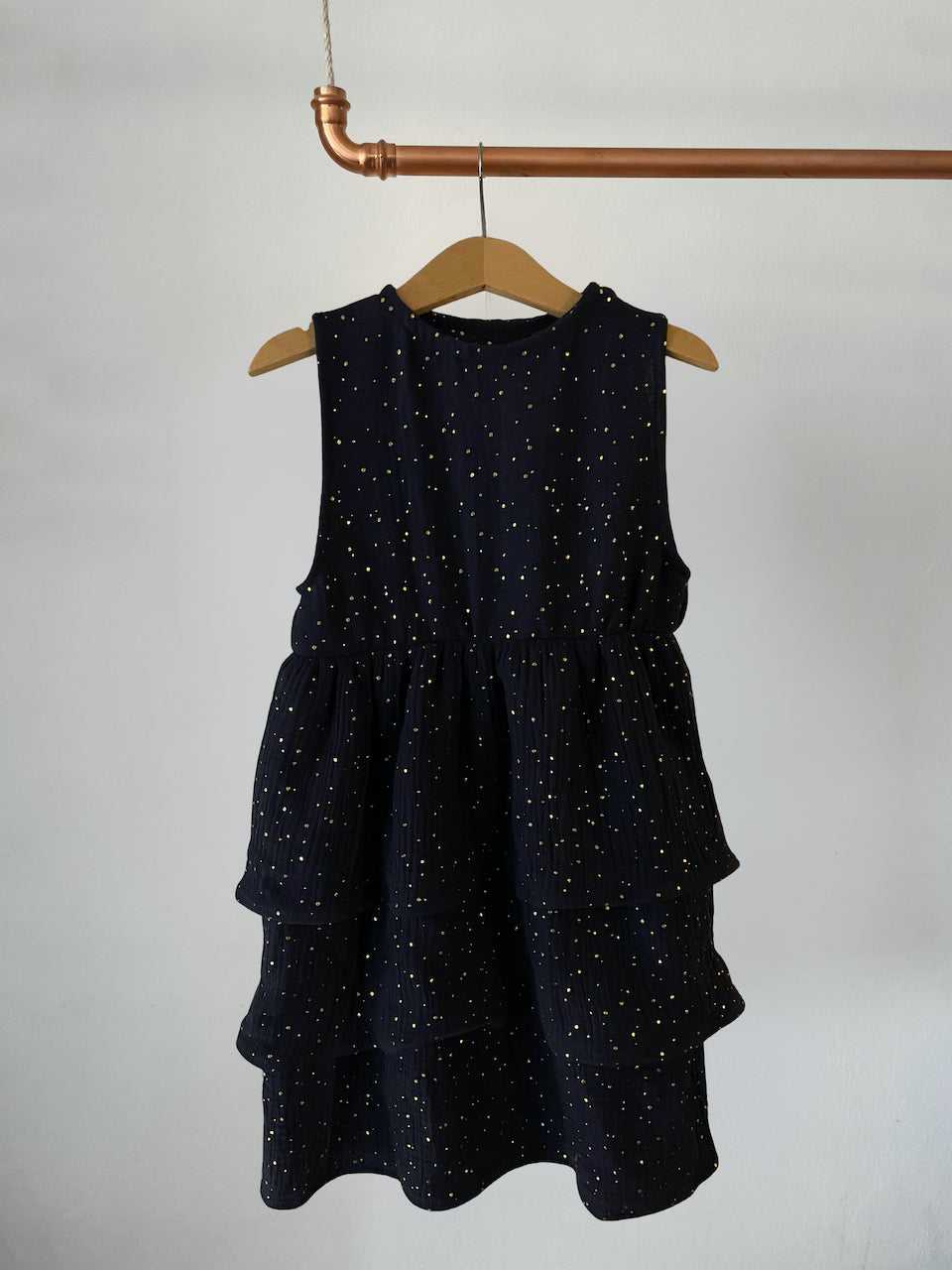 Musselin gestuftes Kinder Kleid - Midnight Gold